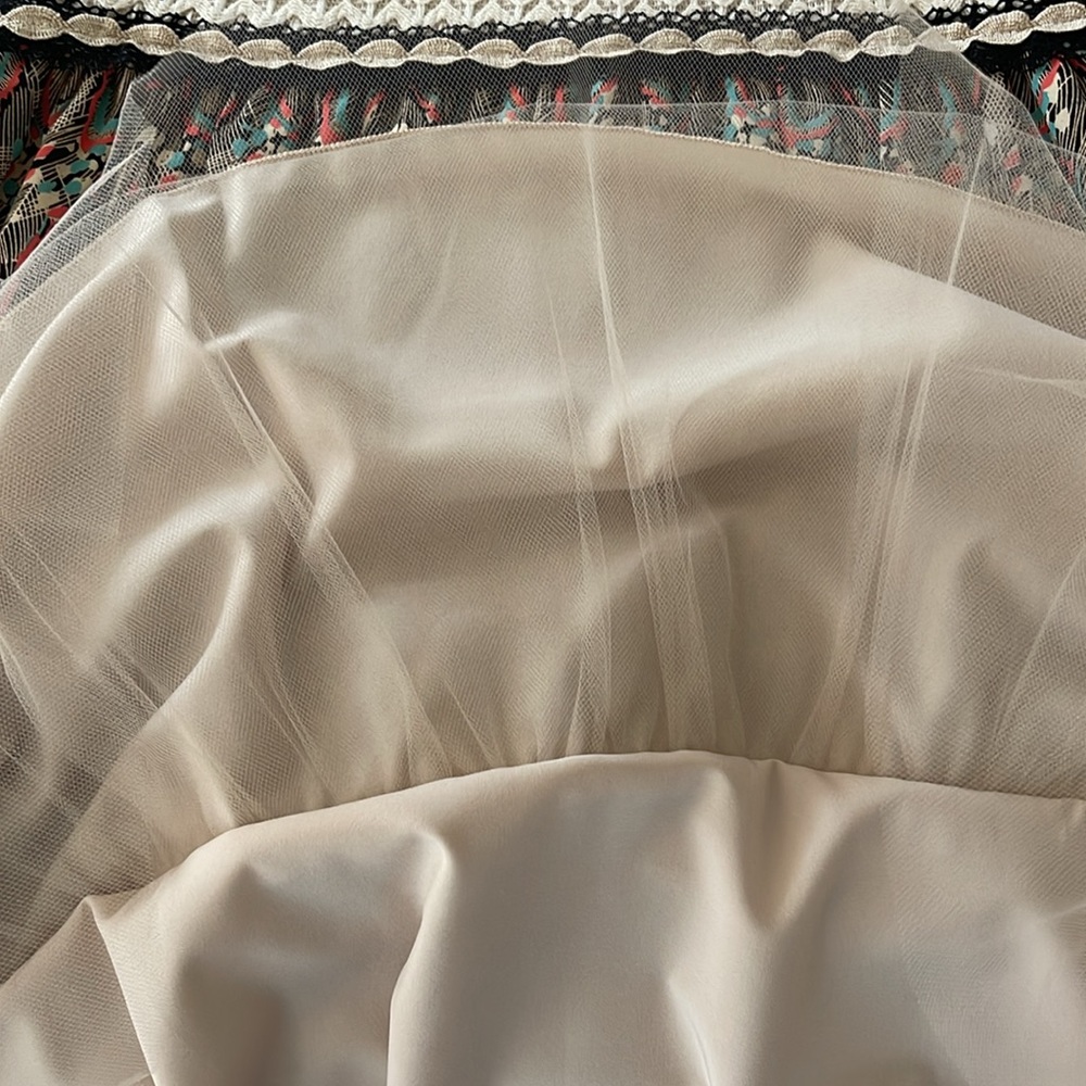 Anthropologie Weston Dress Cream Woven Bodice, Design Skirt A Line Size Medium - Picture 10 of 11